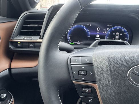 Used 2025 Toyota Crown Limited w/ Advanced Technology Package image 23