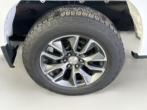 Used 2023 Chevrolet Silverado 1500 LT image 11
