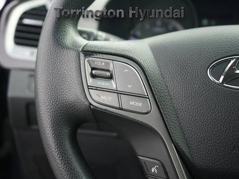 Used 2017 Hyundai Santa Fe SE image 15