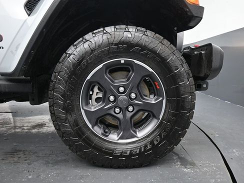 Used 2023 Jeep Gladiator Rubicon w/ Cold Weather Group image 11