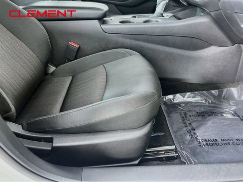 Used 2025 Nissan Altima 2.5 SV FWD image 34