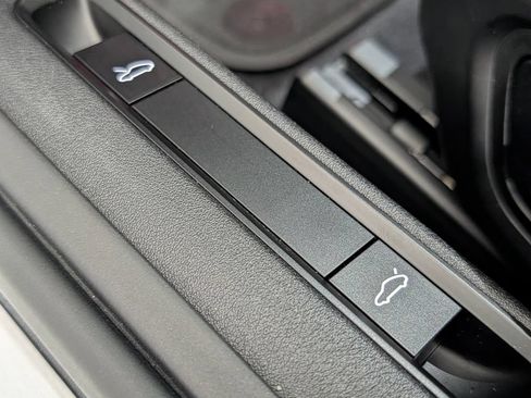 Certified 2025 Porsche 911 Carrera RWD image 28