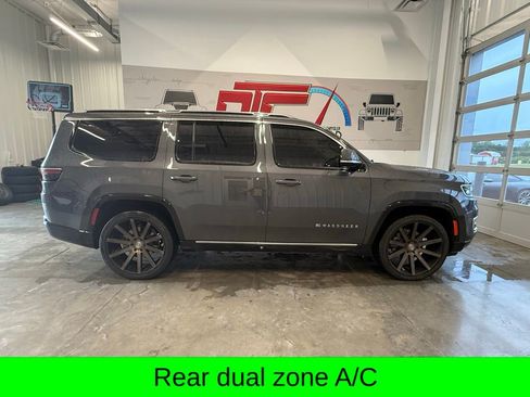 Used 2022 Jeep Wagoneer Series III w/ Premium Group I AWD/4WD image 5