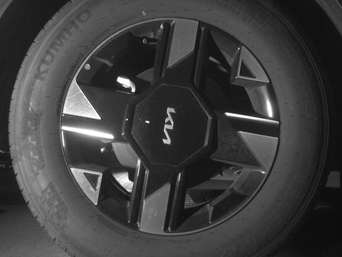 Used 2025 Nissan Rogue SV image 15