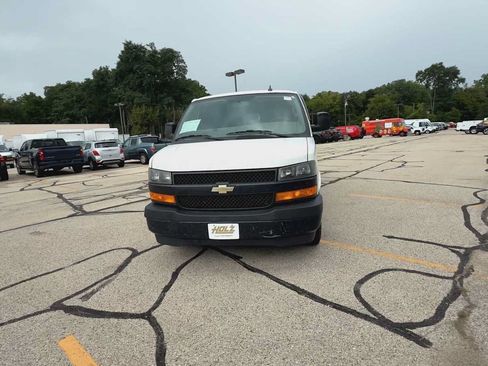 Used 2019 Chevrolet Express 2500 w/ Driver Convenience Package RWD image 3
