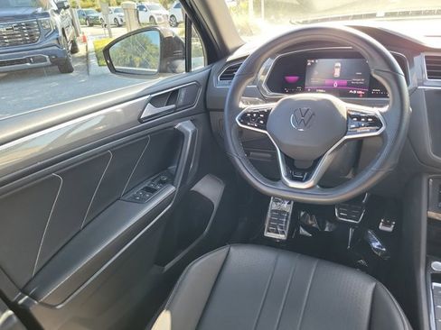 Used 2023 Volkswagen Tiguan SE R-Line image 15