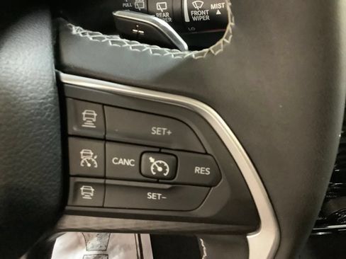 Used 2023 Jeep Grand Cherokee Altitude AWD/4WD image 27