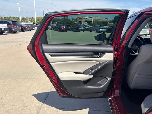 Used 2020 Honda Accord EX image 36