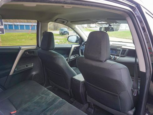 Used 2015 Toyota RAV4 LE AWD/4WD image 19