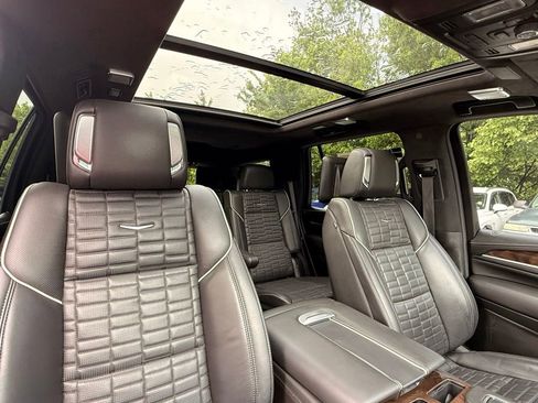 Used 2023 Cadillac Escalade Premium Luxury Platinum w/ LPO, Floor Liner Package AWD/4WD image 34