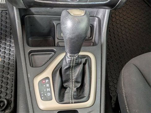 Used 2015 Jeep Cherokee Latitude w/ Cold Weather Group image 21