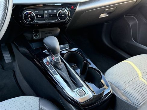 Used 2025 Chevrolet Trax LT image 22