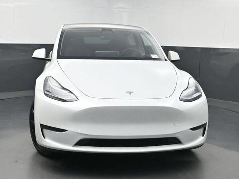 Used 2023 Tesla Model Y Long Range AWD/4WD image 38