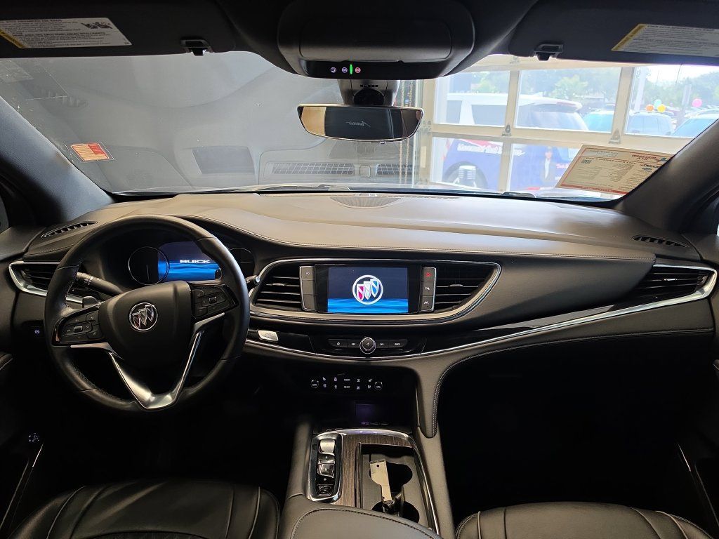 Used 2022 Buick Enclave Avenir FWD image 17