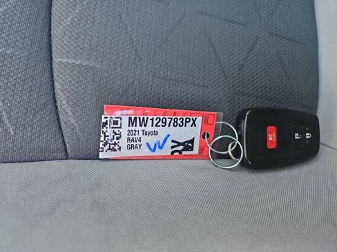 Used 2021 Toyota RAV4 XLE FWD image 20