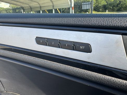 Used 2014 Volkswagen Touareg TDI image 20