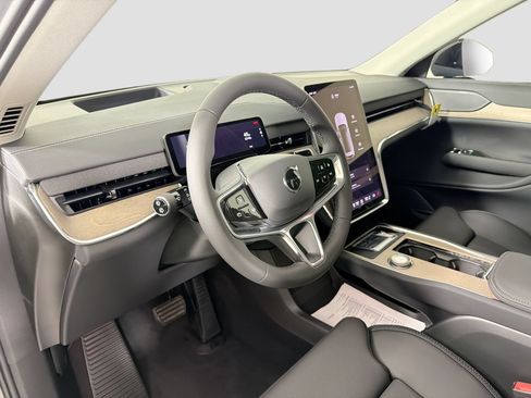 New 2026 Volvo EX90 Plus AWD/4WD image 9