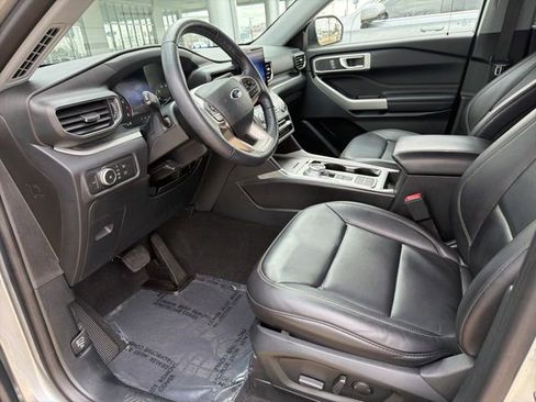 Used 2021 Ford Explorer XLT w/ Equipment Group 202A image 25