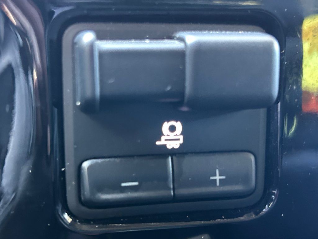 Used 2025 GMC Sierra 1500 SLT AWD/4WD image 35
