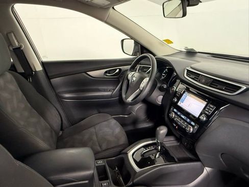 Used 2016 Nissan Rogue SV w/ SV Premium Package image 46