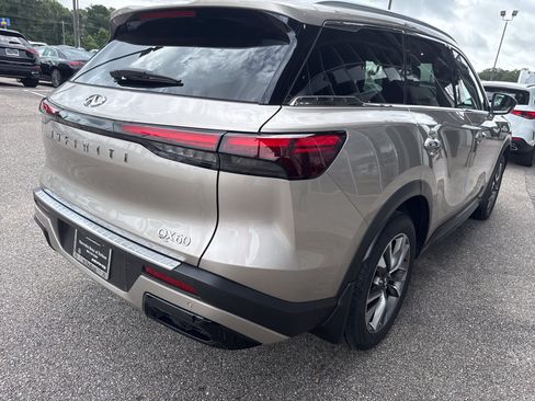 Used 2023 INFINITI QX60 Luxe w/ Vision Package FWD image 4