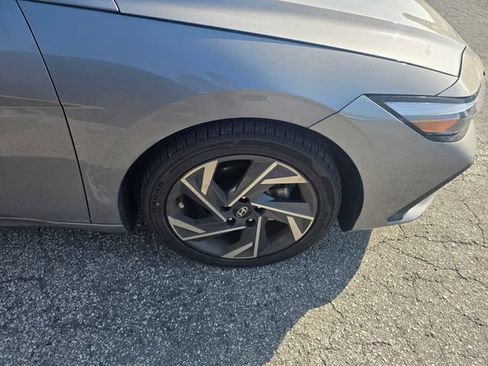 Used 2025 Hyundai Elantra SEL FWD image 10