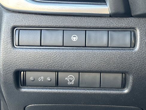 Used 2023 Nissan Rogue SV image 15