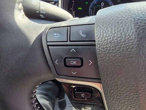 Used 2025 Toyota Camry SE image 23