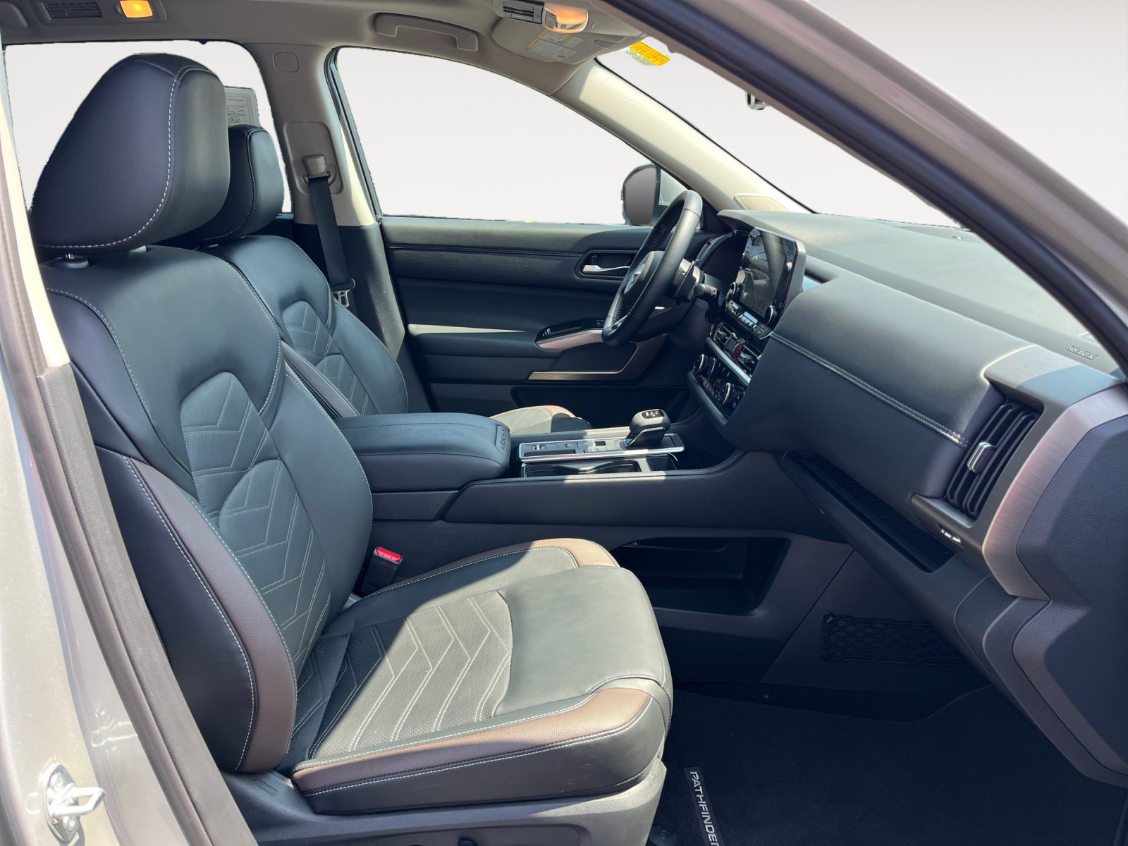 Used 2025 Nissan Pathfinder Platinum w/ Cargo Package FWD image 18