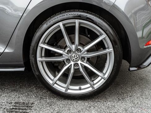 Used 2019 Volkswagen Golf R 4-Door image 36