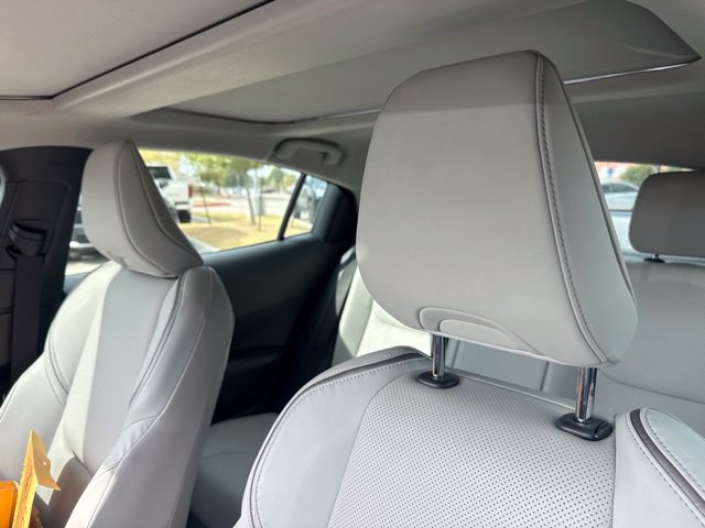 Used 2024 Toyota Prius XLE FWD image 9