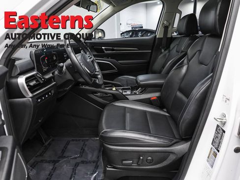Used 2025 Kia Telluride S FWD image 14
