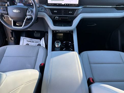 Certified 2025 Ford Explorer Platinum w/ Ultimate Package image 17