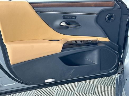 New 2025 Lexus ES 300h w/ Premium Package image 19