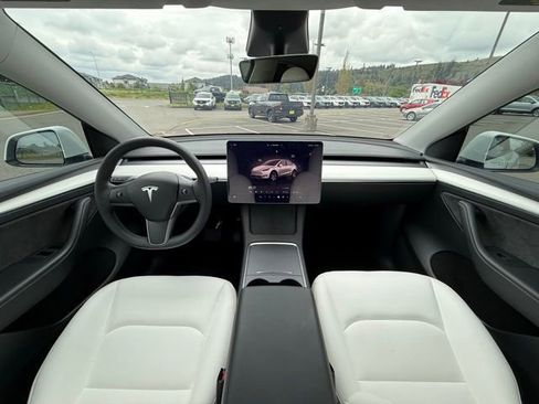Used 2023 Tesla Model Y Long Range AWD/4WD image 13