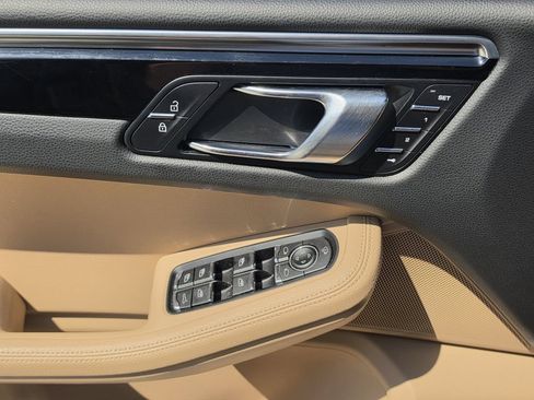Used 2023 Porsche Macan AWD/4WD image 16