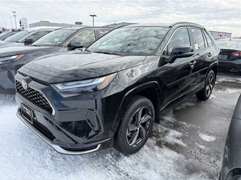 New 2025 Toyota RAV4 SE image 4
