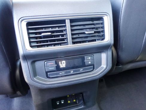 Used 2024 Volkswagen Atlas SE FWD image 24