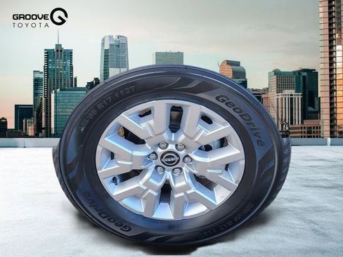 Used 2022 Nissan Frontier SV w/ Technology Package image 9