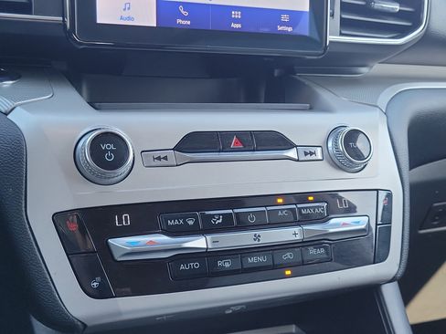 Used 2021 Ford Explorer XLT w/ Equipment Group 202A image 19