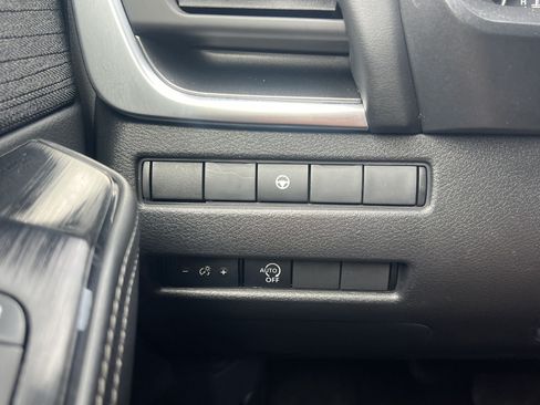 Certified 2023 Nissan Rogue SV FWD image 14