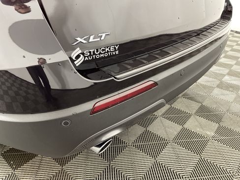 Used 2022 Ford Explorer XLT w/ Equipment Group 202A image 6