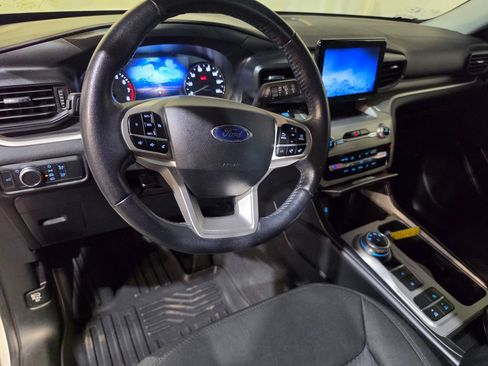 Used 2022 Ford Explorer XLT RWD image 4