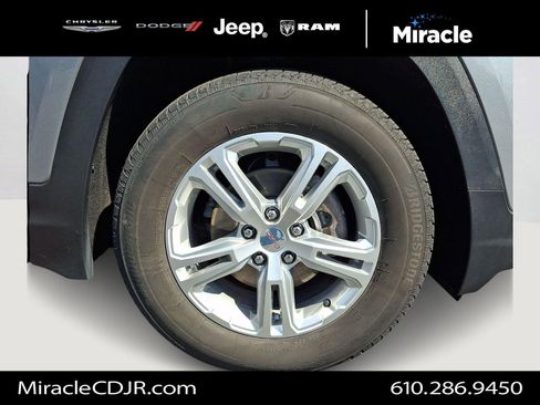 Used 2024 GMC Terrain SLE w/ Driver Convenience Package AWD/4WD image 8