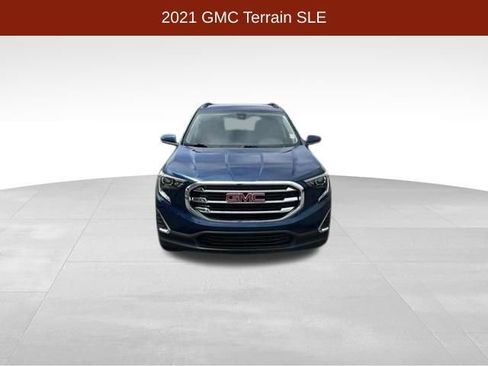 Used 2021 GMC Terrain SLE w/ Driver Convenience Package FWD image 2