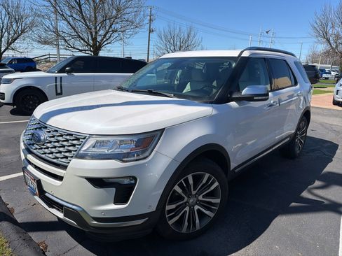 Used 2018 Ford Explorer Platinum AWD/4WD image 4