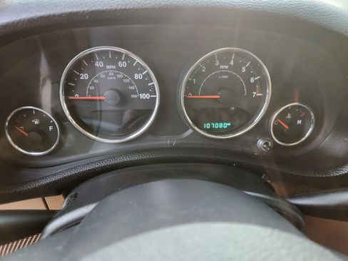 Used 2017 Jeep Wrangler Sahara image 22