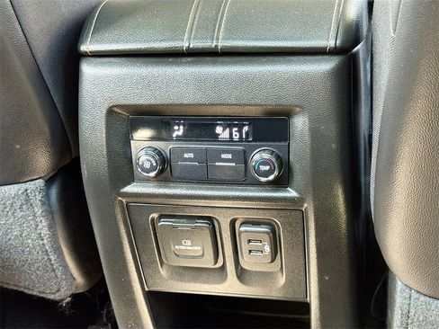 Used 2021 Chevrolet Traverse RS image 29