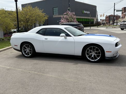 Used 2022 Dodge Challenger GT RWD image 6