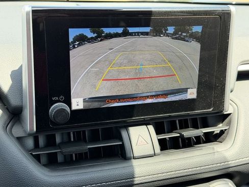 Used 2025 Toyota RAV4 XLE AWD/4WD image 18